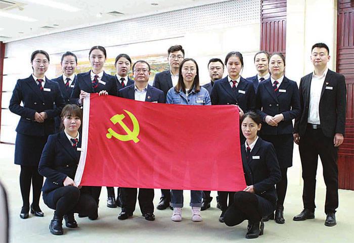 冯欣欣上门要家产，春红给十巴掌，东宝不敢喘息